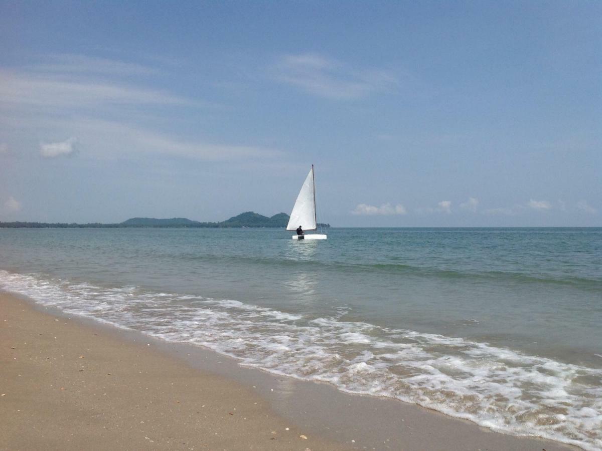 Ban Tawansongfa Hotel Lang Suan ภายนอก รูปภาพ